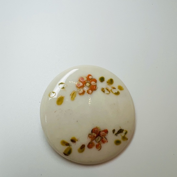 Jewelry - Vintage Round Floral Resin Brooch Hand Painted Cream Disc Pin